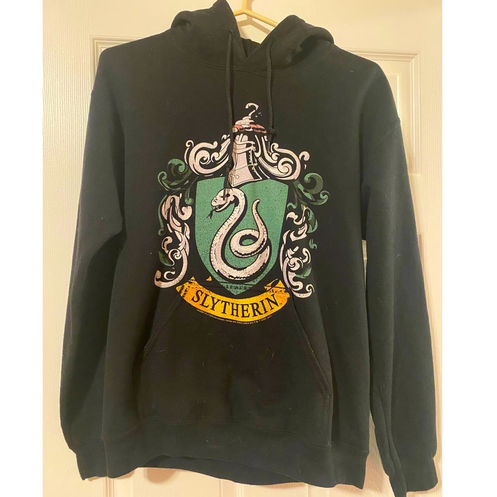 Size S black Slytherin hoodie with Slytherin house logo 🧙‍♀️
